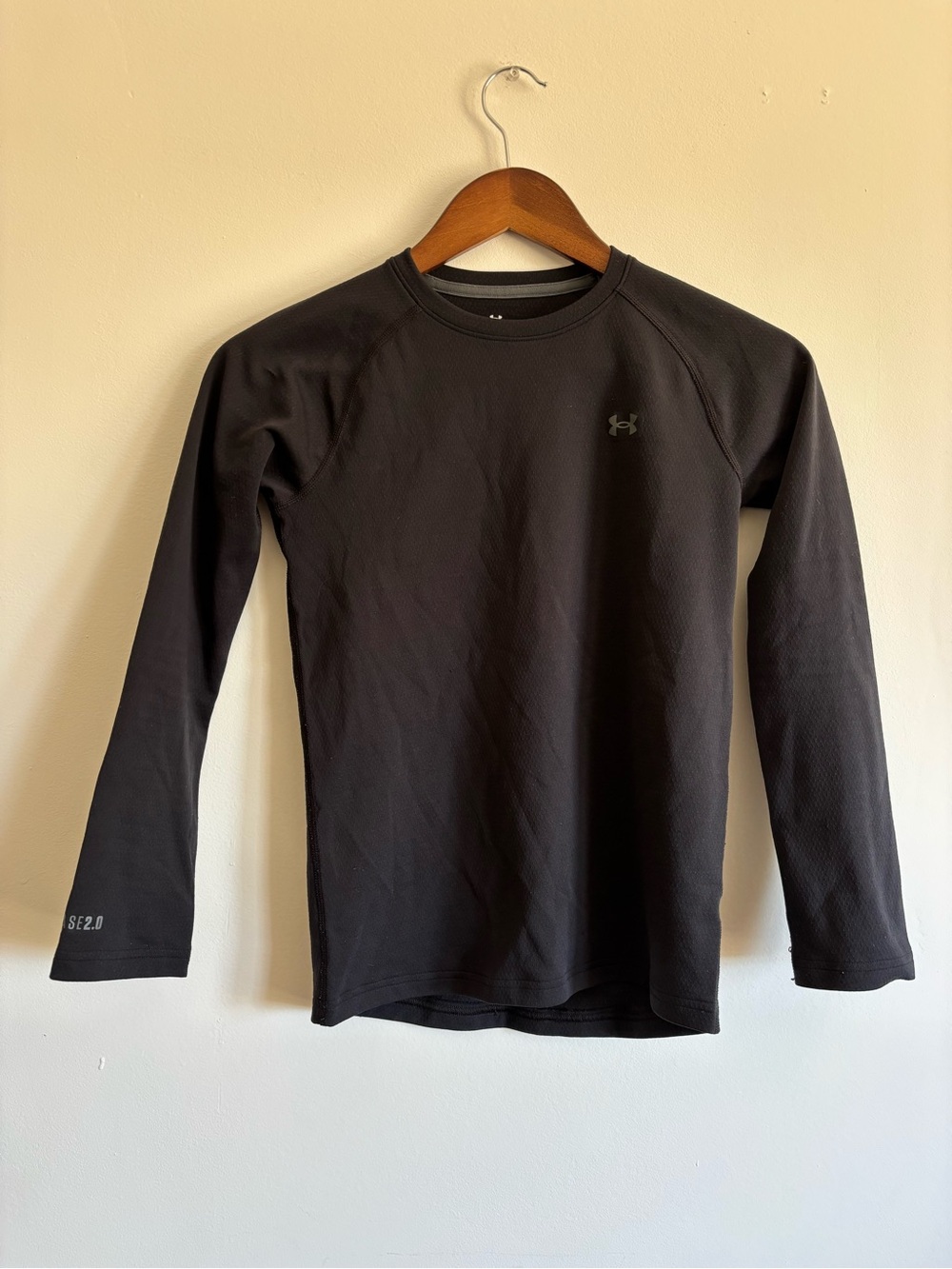 Under Armour base 2.0 Black Long-Sleeve Performance Top